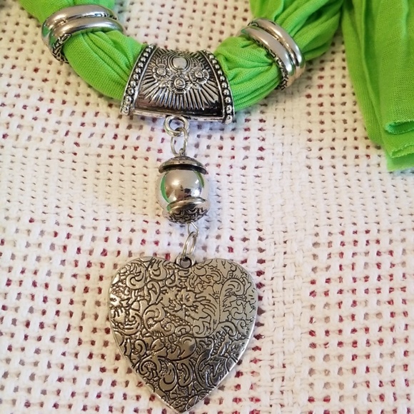 Green Jeweled Heart Pendant Scarf - Picture 3 of 7
